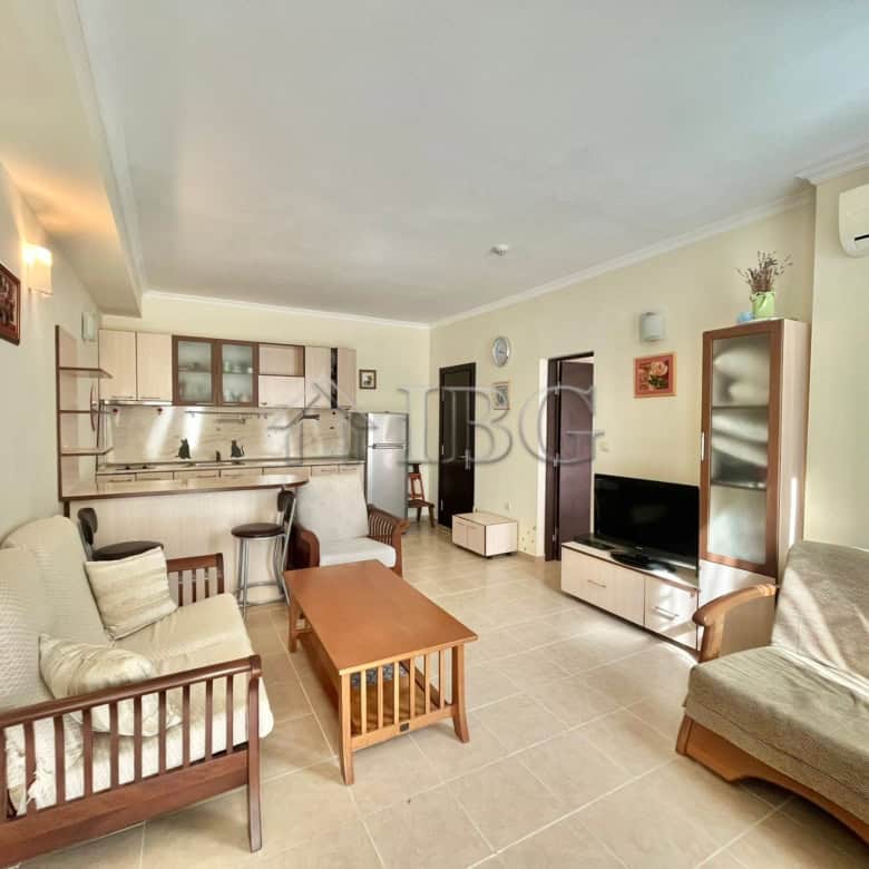 Bright 1-bedroom apartment overlooking the pool in Saint George Palace, Sveti Vlas. Perfect for rela.