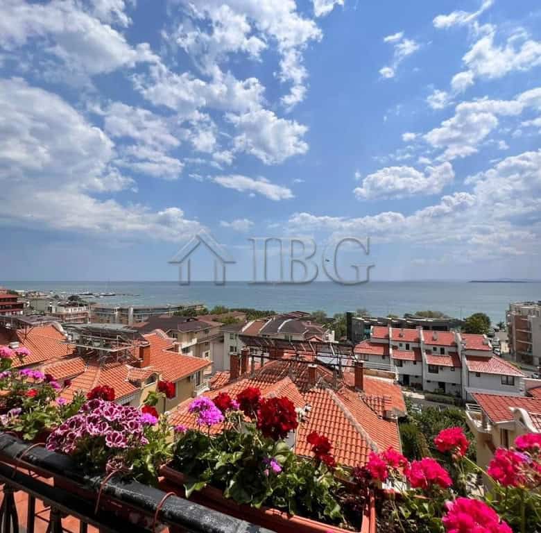 Sea view maisonette in Sveti Vlas with panoramic ocean vistas.