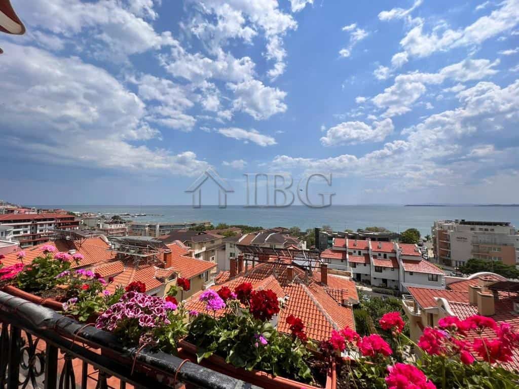 Sea view maisonette in Sveti Vlas with panoramic ocean vistas.