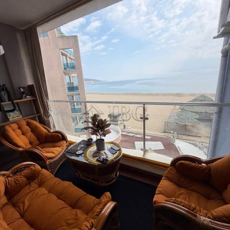Sea view 1-bedroom apartment in Sunny Beach building Summer, on the sand.