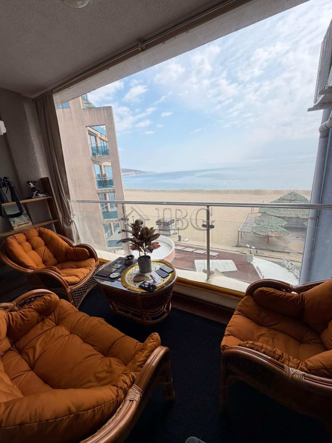 Sea view 1-bedroom apartment in Sunny Beach building Summer, on the sand.