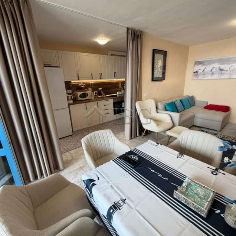 Bright 1-bedroom apartment with sea views in Sunny Beach, Bulgaria. Fully furnished, close to the be.