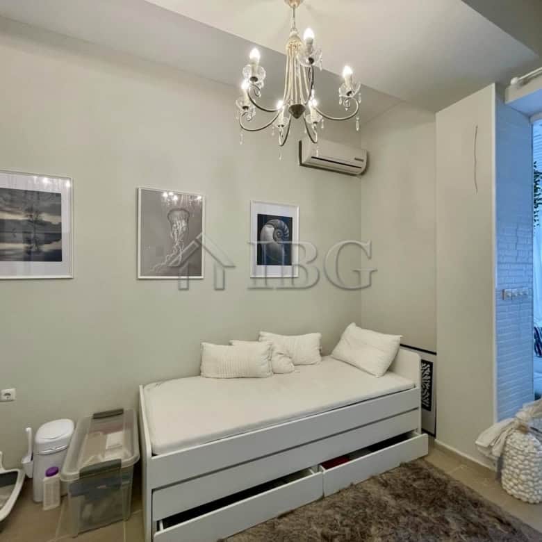 Apartment with 3 bedrooms and own yard in Sun Gate, Sunny Beach. Modern interior with elegant decor.