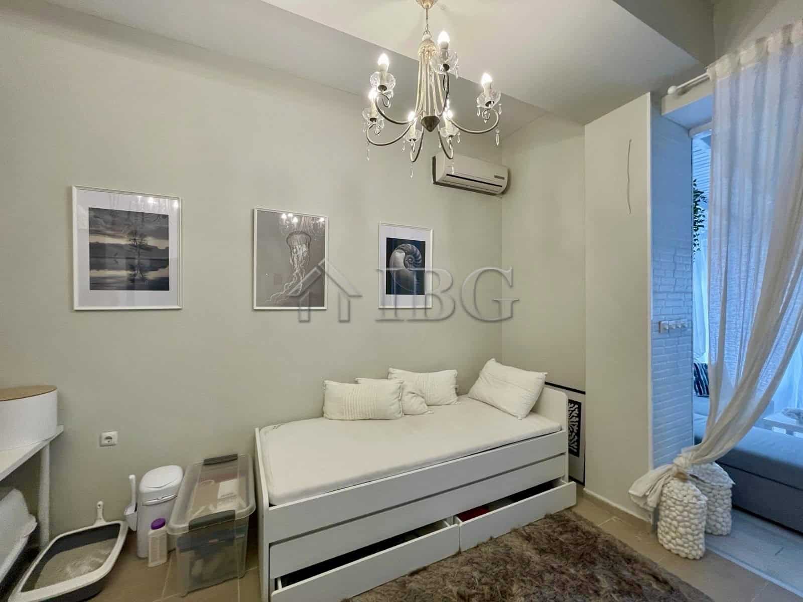 Apartment with 3 bedrooms and own yard in Sun Gate, Sunny Beach. Modern interior with elegant decor.