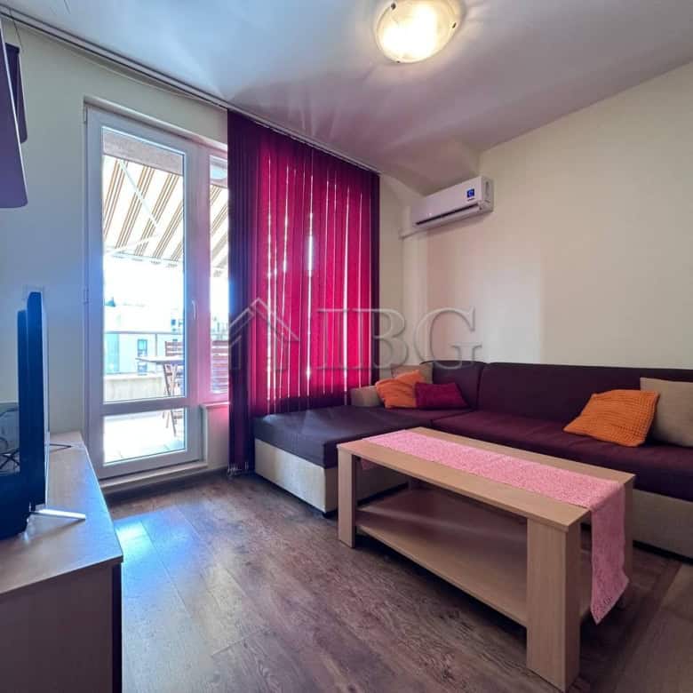 Bright 1-bedroom apartment with balcony in Ravda residential complex.