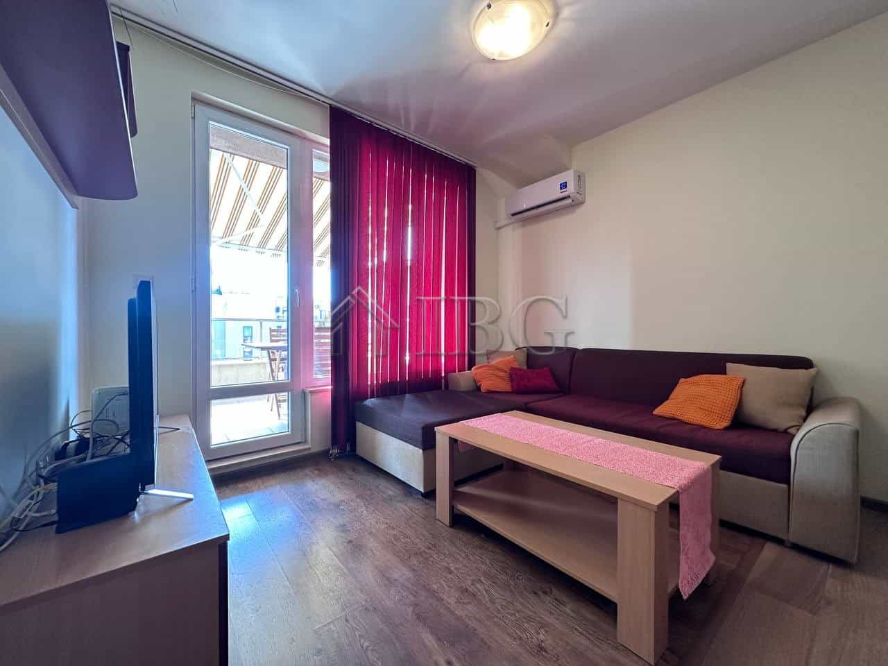 Bright 1-bedroom apartment with balcony in Ravda residential complex.