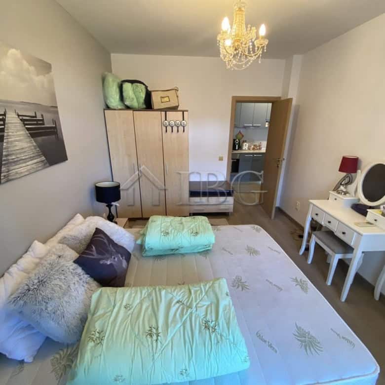 Cozy one-bedroom apartment with private yard in Vineyards Resort, Aheloy, featuring modern furnishin.