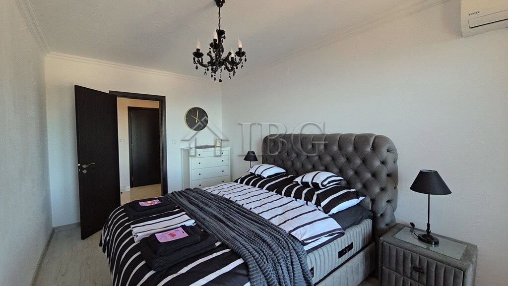 Elegant two-bedroom apartment in Etara 4 Complex, Sveti Vlas, Bulgaria. Modern furnishings and spaci.