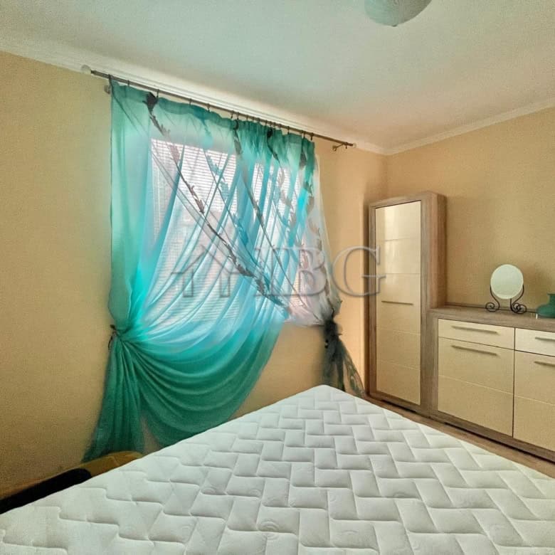 Spacious 2-bedroom apartment overlooking the pool in Laguna 3, Sunny Beach. Perfect for relaxing hol.