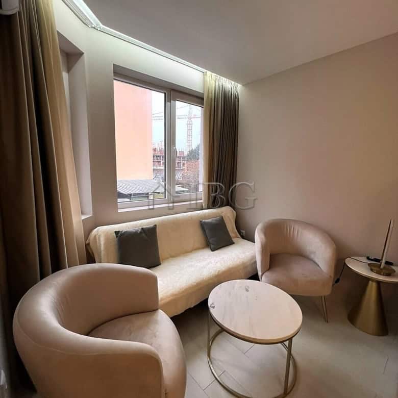 Cozy furnished studio with balcony and large window in a new complex at Sunny Beach. Bright, stylish.