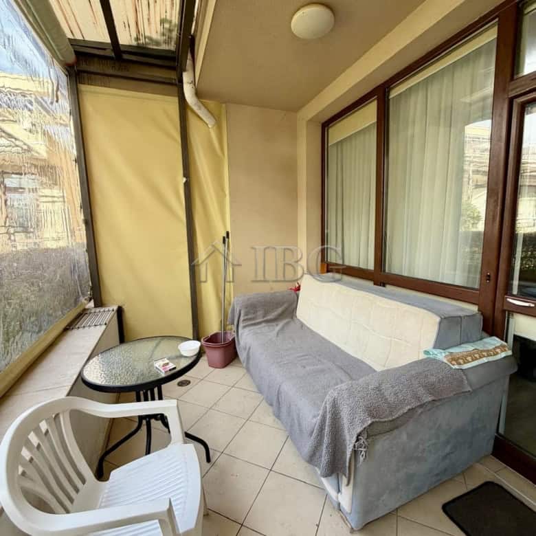 Furnished one-bedroom apartment with balcony in Sorento Sole Mare, Sveti Vlas. Perfect for relaxing.