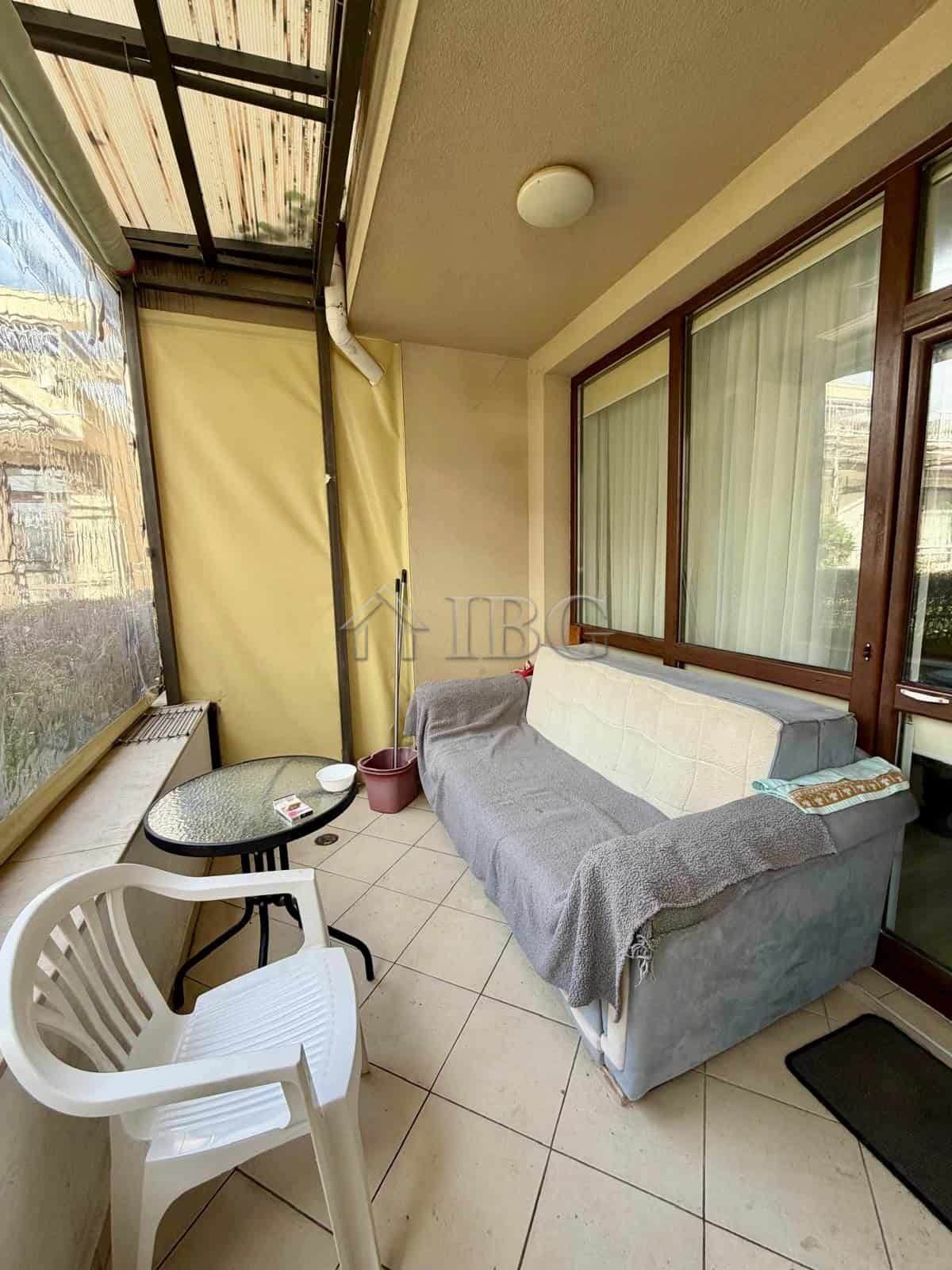 Furnished one-bedroom apartment with balcony in Sorento Sole Mare, Sveti Vlas. Perfect for relaxing.