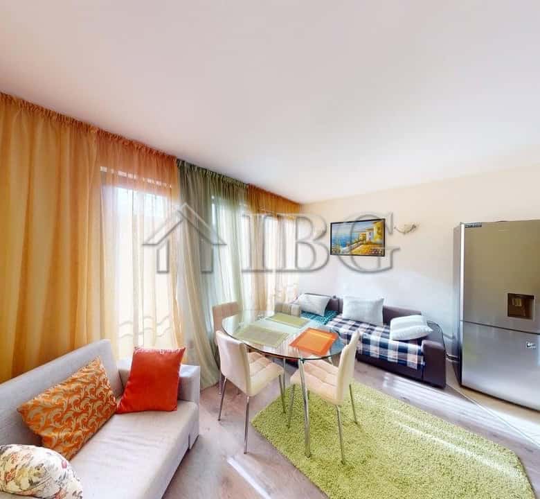 Bright one-bedroom apartment overlooking the pool at Amber Beach Complex, Sunny Beach.