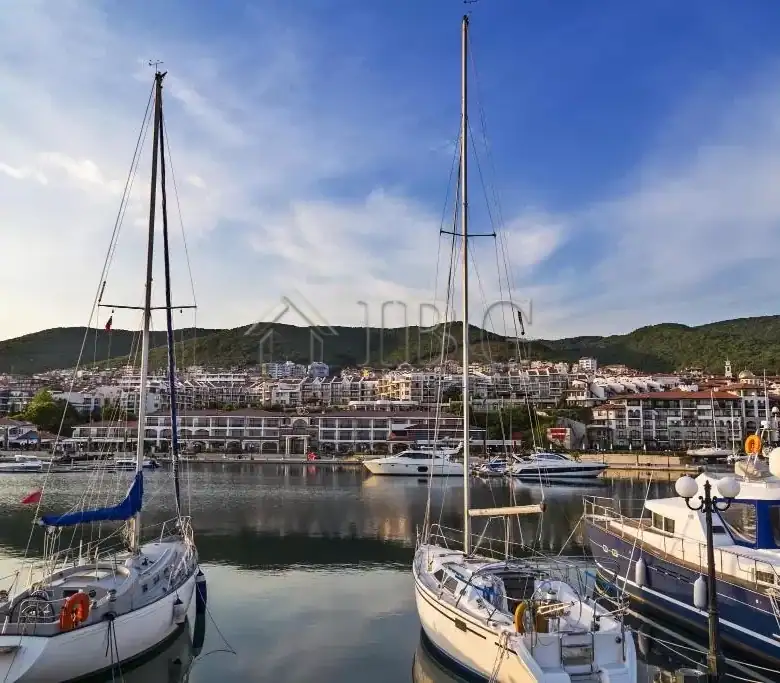 Bright studio apartment next to Sveti Vlas beach and Dinevi Marina, ideal for seaside living or inve.