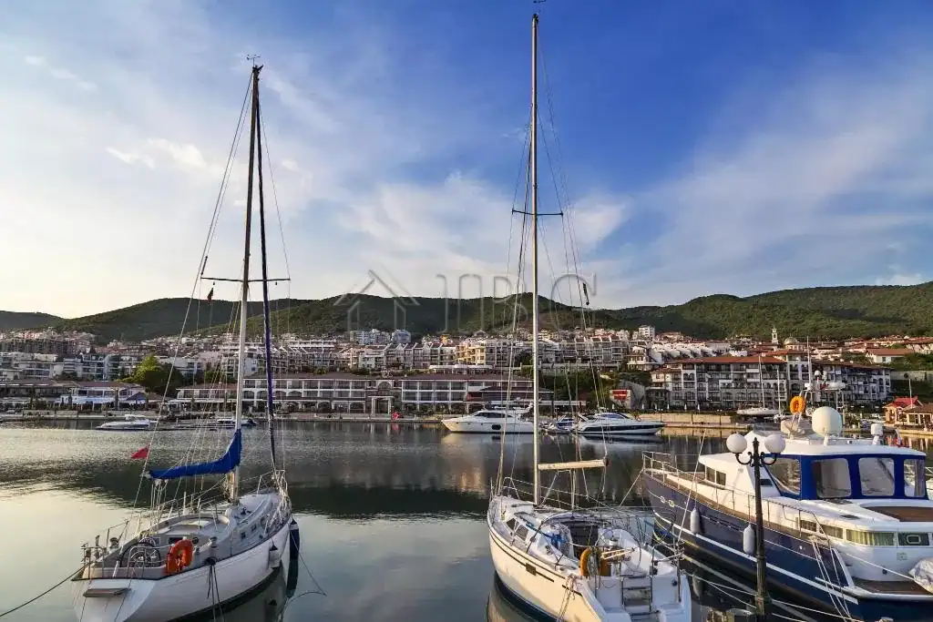 Bright studio apartment next to Sveti Vlas beach and Dinevi Marina, ideal for seaside living or inve.