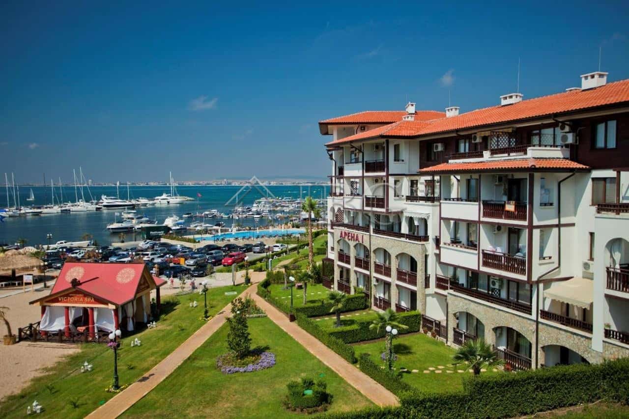 Bright studio apartment near the beach and marina in Sveti Vlas. Perfect for holiday or investment w.