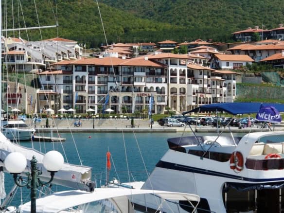 Modern furnished one-bedroom apartment with sea views in Arena 1, Sveti Vlas.