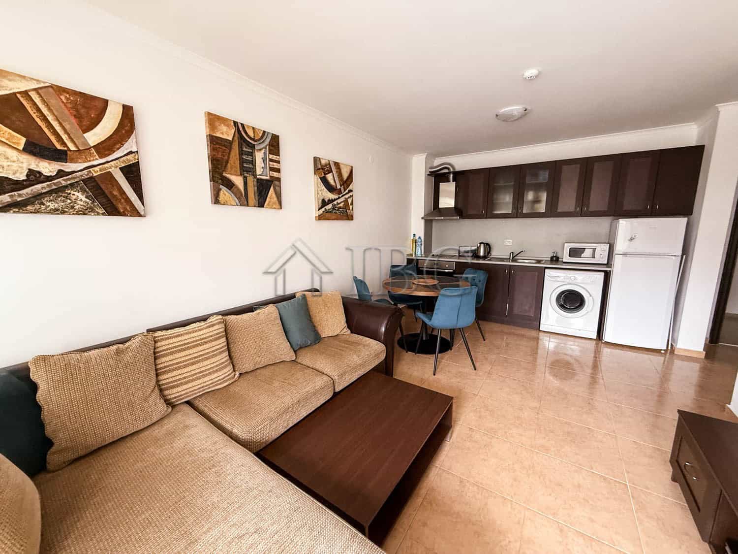 Modern furnished one-bedroom apartment with sea views in Arena 1, Sveti Vlas, close to the beach.