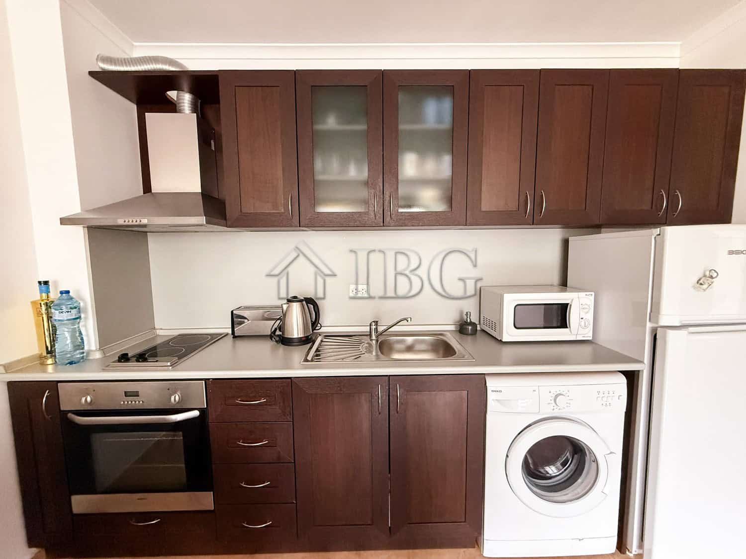 Bright furnished one-bedroom apartment in Arena 1, Sveti Vlas, with sea views and modern amenities.