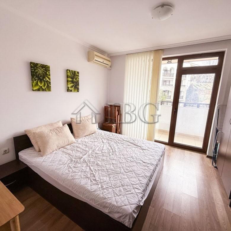 Bright furnished one-bedroom apartment with sea view in Sveti Vlas, close to the beach.