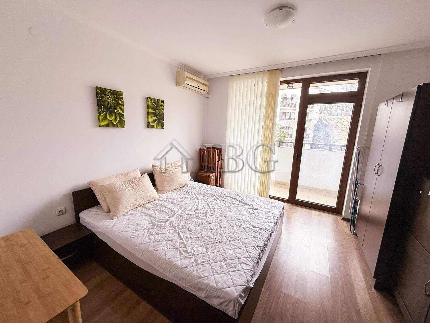 Bright furnished one-bedroom apartment with sea view in Sveti Vlas, close to the beach.