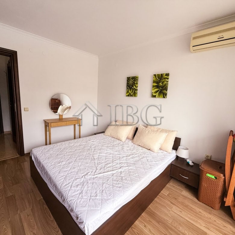 Comfortable one-bedroom apartment with sea views in Sveti Vlas, close to the beach. Fully furnished.