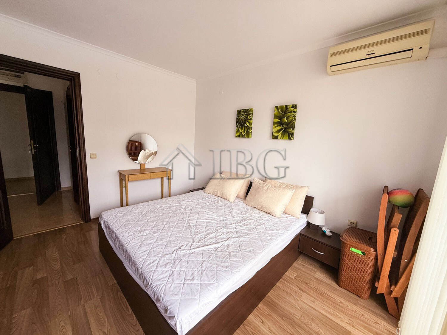 Comfortable one-bedroom apartment with sea views in Sveti Vlas, close to the beach. Fully furnished.