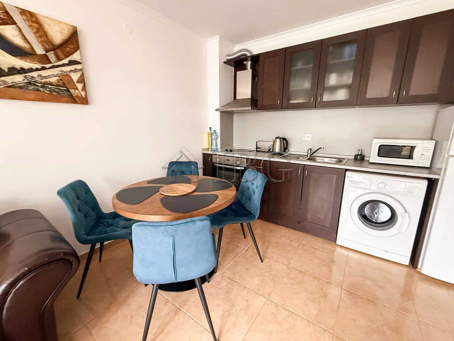 Modern one-bedroom apartment with sea views in Arena 1, Sveti Vlas, close to the beach. Fully furnis.