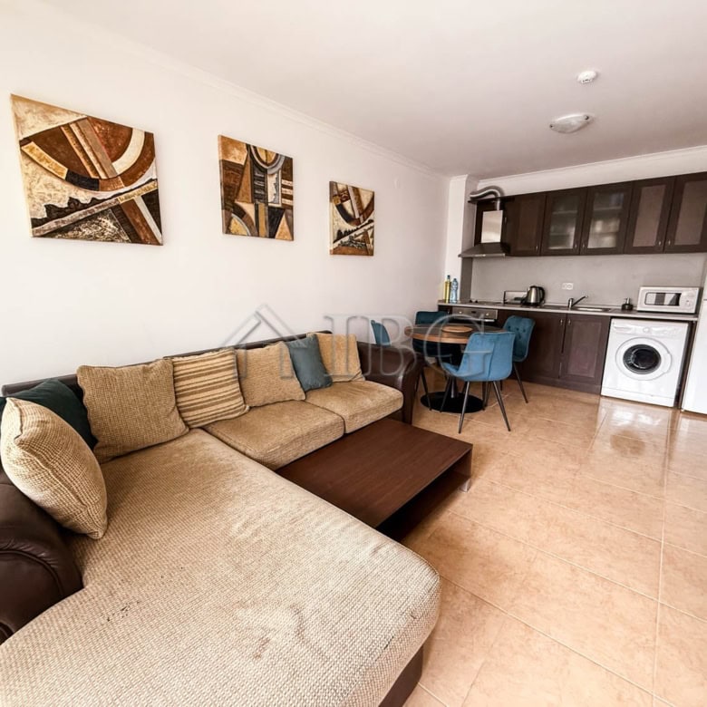 Bright furnished one-bedroom apartment in Sveti Vlas, close to the sea with modern amenities and sty.