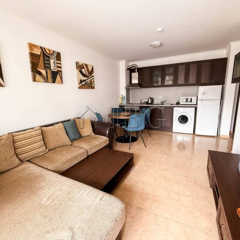 Modern furnished one-bedroom apartment with sea views in Sveti Vlas, close to the beach.