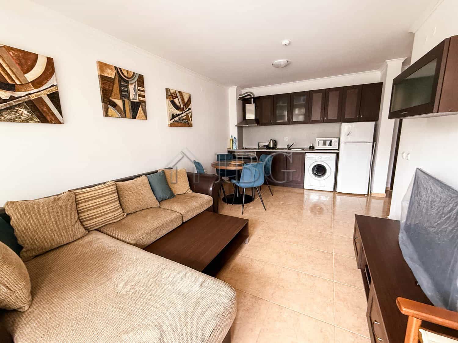Modern furnished one-bedroom apartment with sea views in Sveti Vlas, close to the beach.