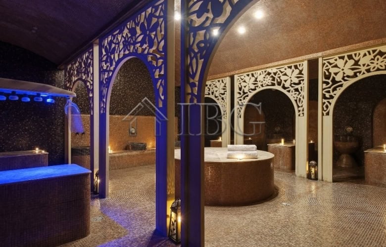 Bright studio apartment overlooking the pool at Royal Beach Barceló, Sunny Beach.