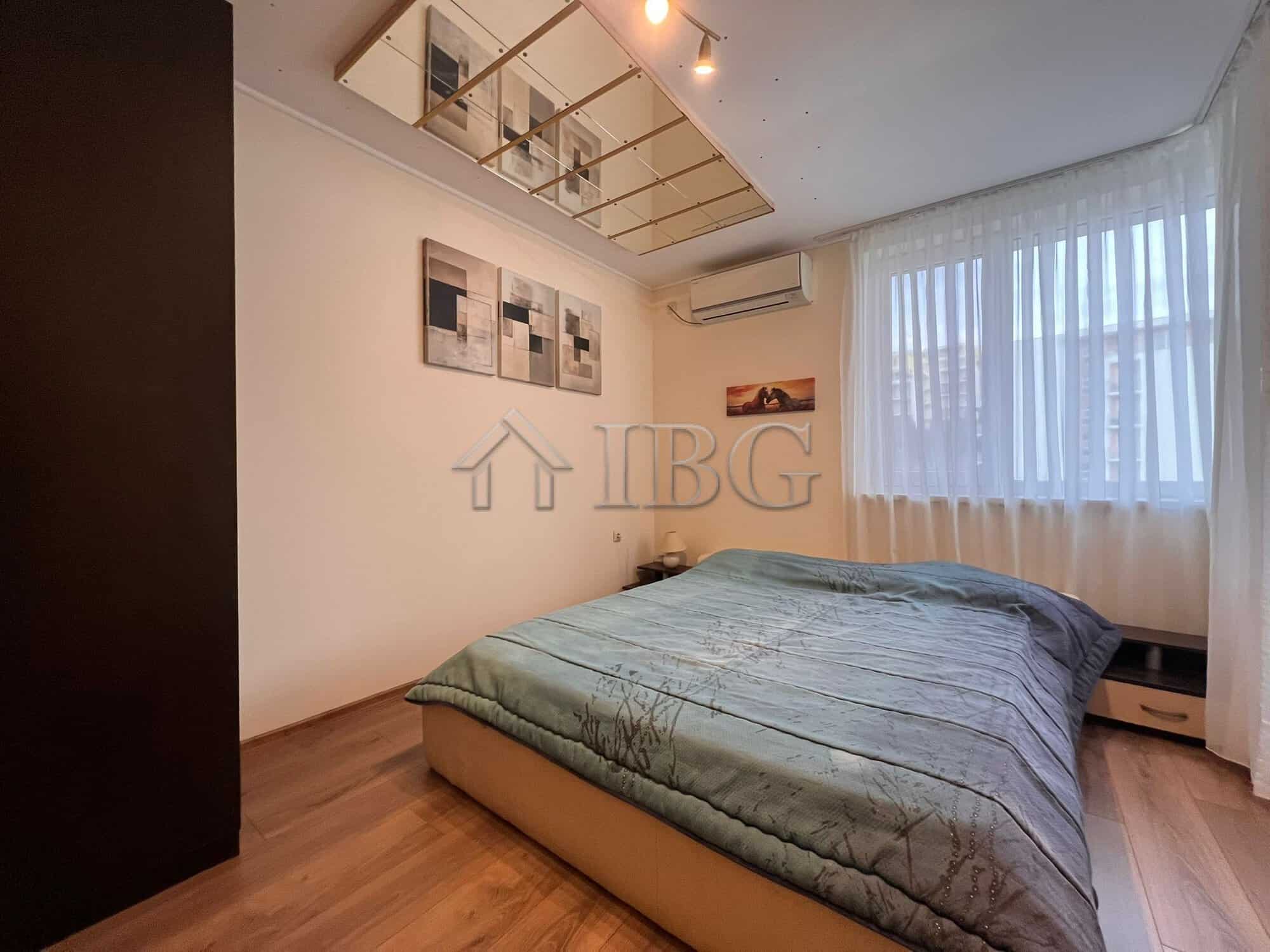 Bright 2-bedroom apartment overlooking Marina Fort Beach in Sveti Vlas. Modern interior with large w.