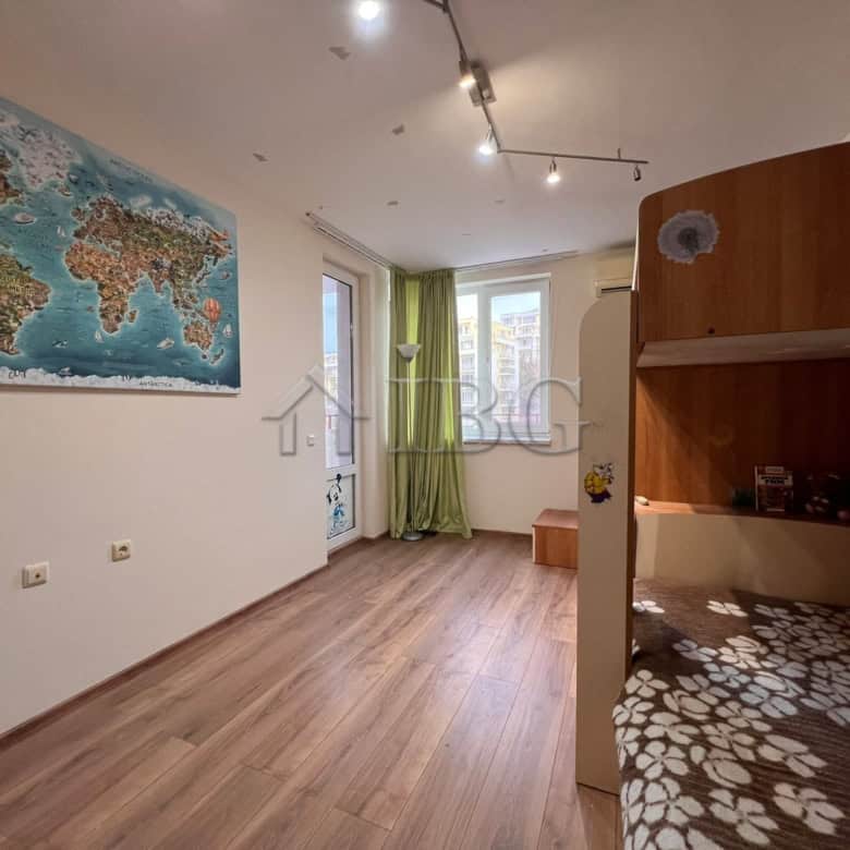 Bright 2-bedroom apartment overlooking Marina Fort Beach, Sveti Vlas, with modern furnishings and sc.