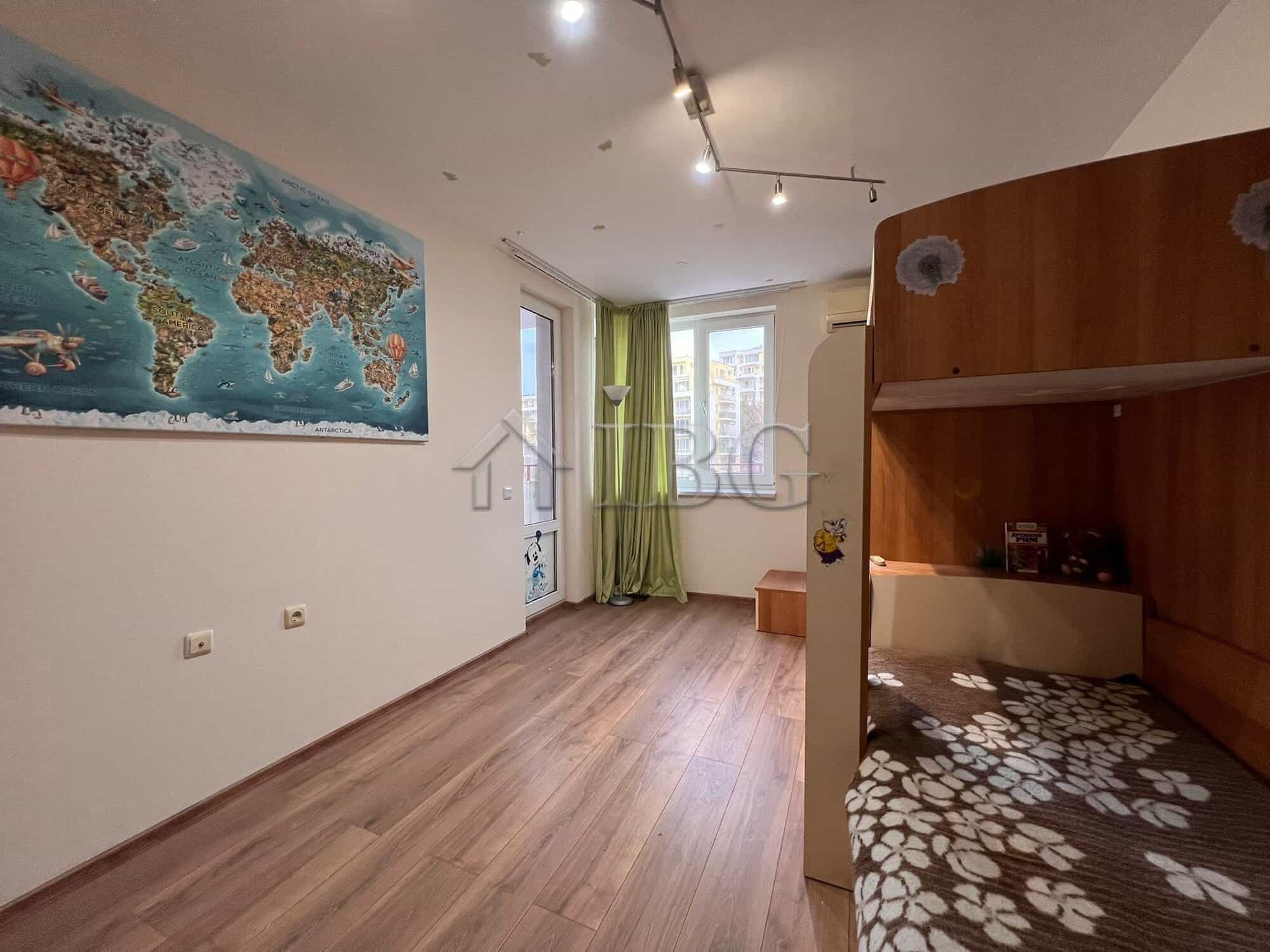 Bright 2-bedroom apartment overlooking Marina Fort Beach, Sveti Vlas, with modern furnishings and sc.