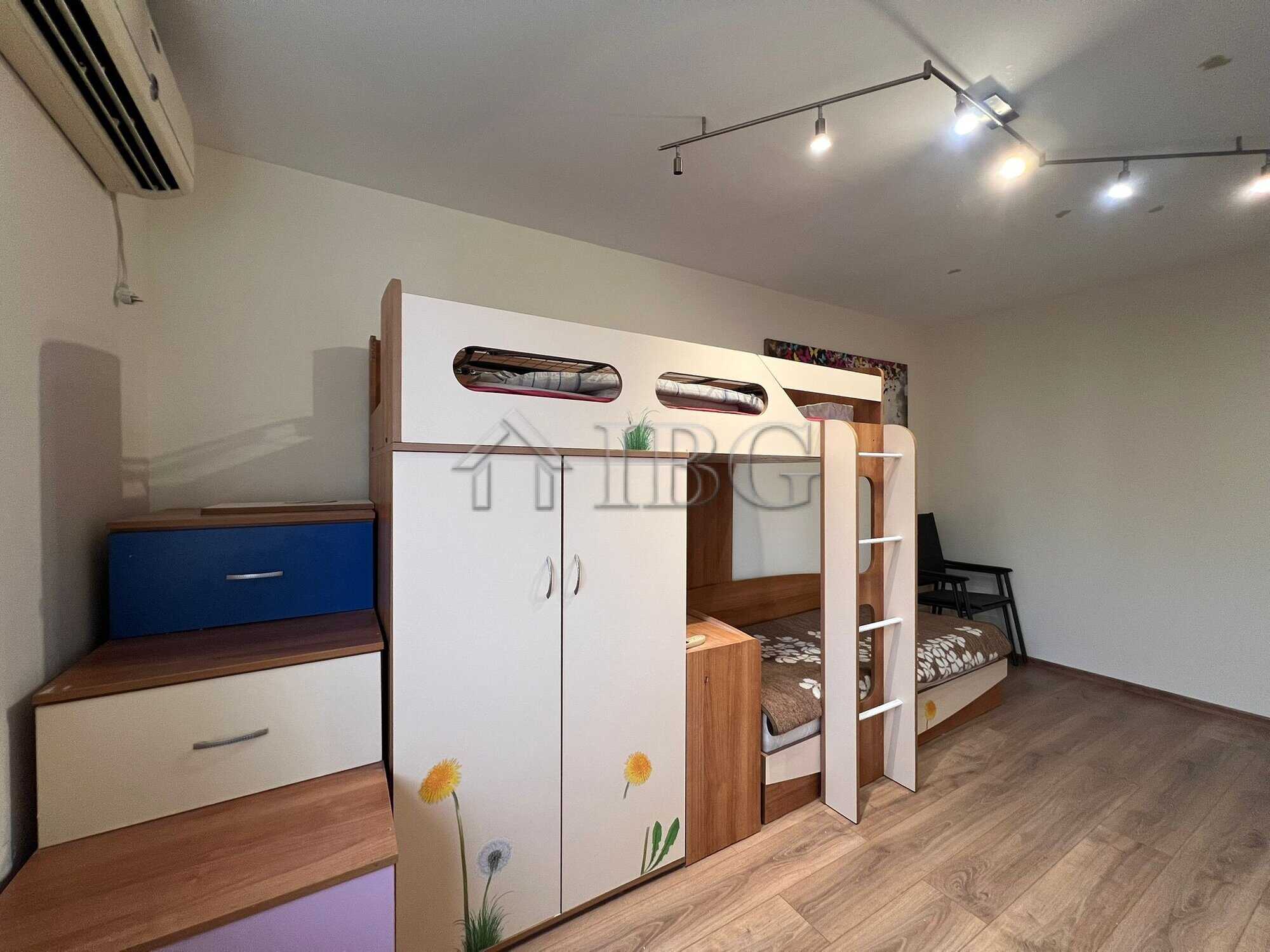 Spacious 2-bedroom apartment featuring a bunk bed and stylish furnishings near Sveti Vlas marina.