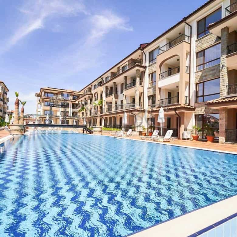 Modern 1-bedroom apartment with sea view at Burgas Beach Resort, Sarafovo.