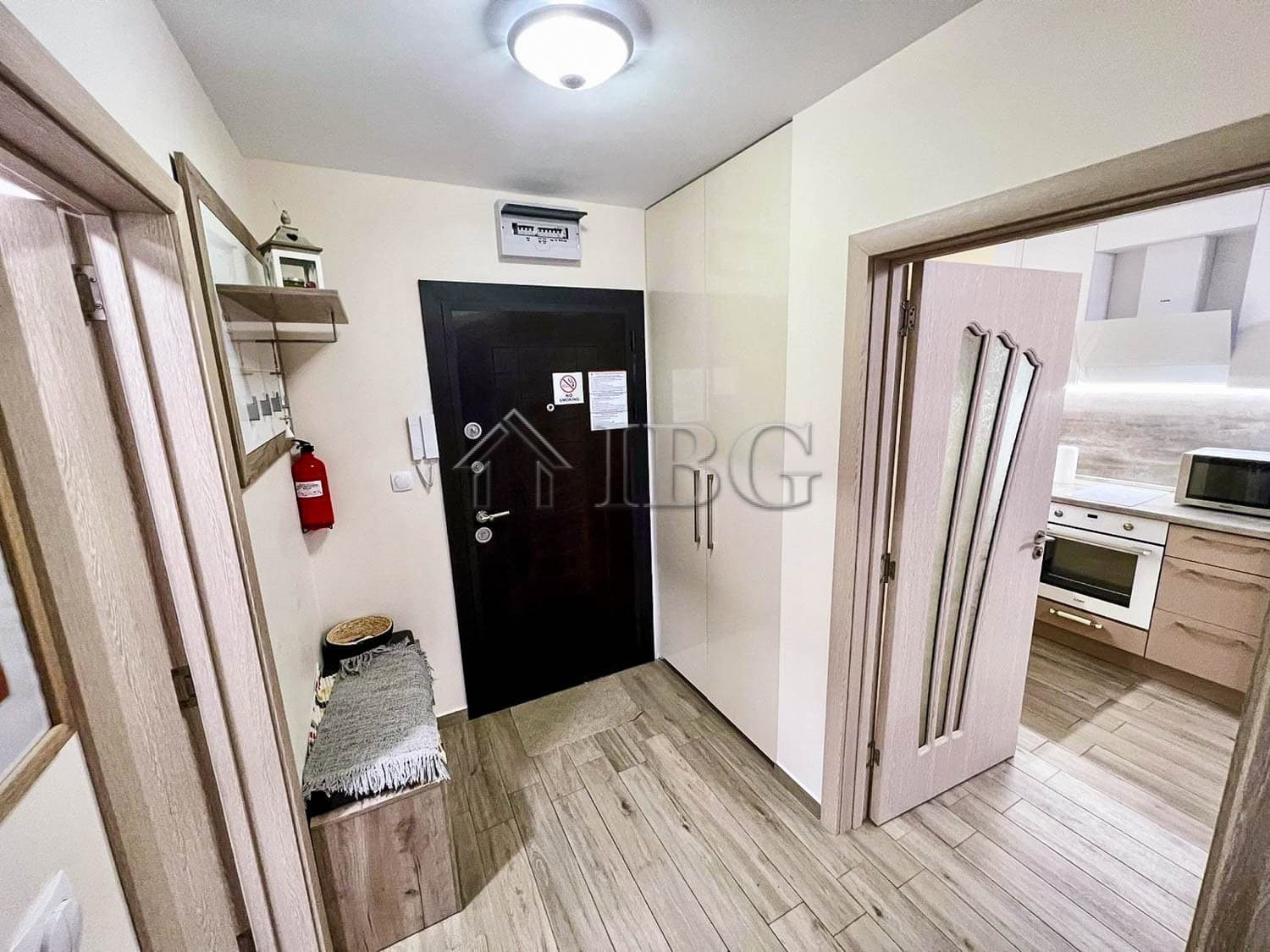 Bright 1-bedroom apartment with sea view in Burgas Beach Resort 2, Sarafovo. Perfect for relaxing ho.