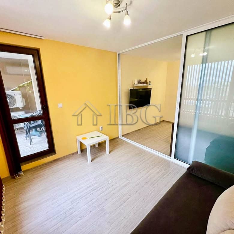Bright 1-bedroom apartment with sea view in Burgas Beach Resort 2, Sarafovo.