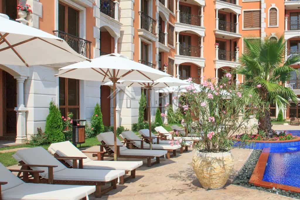 Pool access studio in Cascadas Ravda with outdoor lounging area and garden view.
