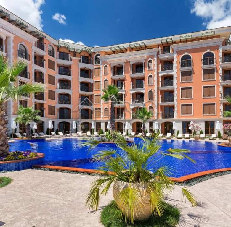 Modern studio with direct pool access in Cascadas Ravda, close to the sea.