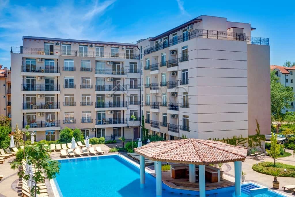 Spacious 1-bedroom apartment with 2 bathrooms in Dawn Park, Sunny Beach, featuring a pool and lush g.