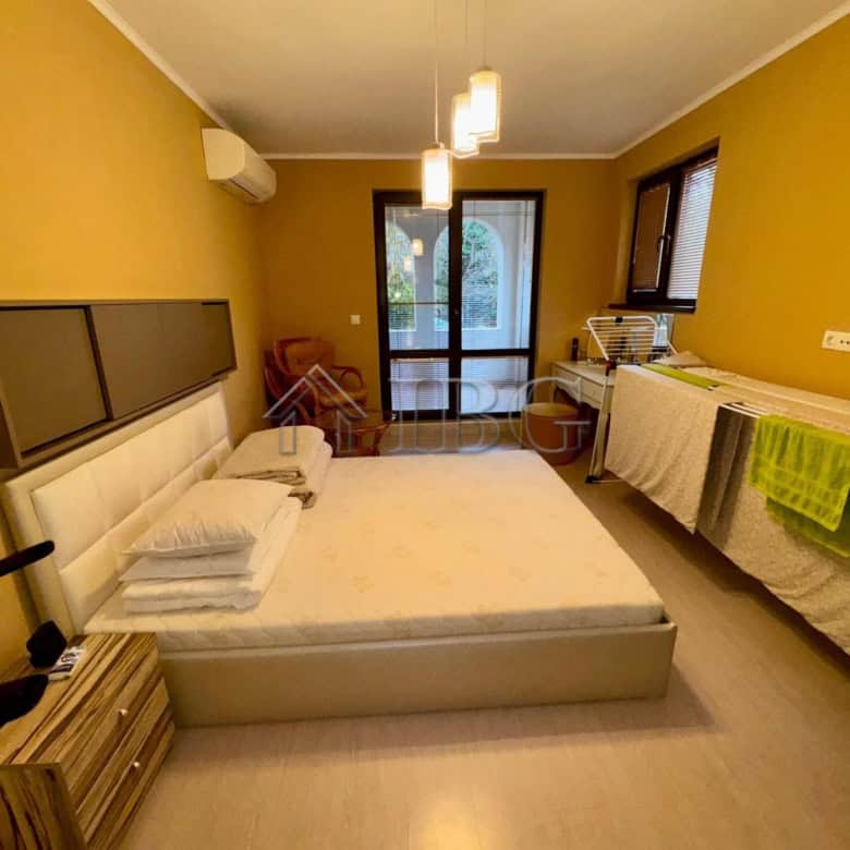 Spacious bedroom with modern decor in Esteban Complex, Nessebar.
