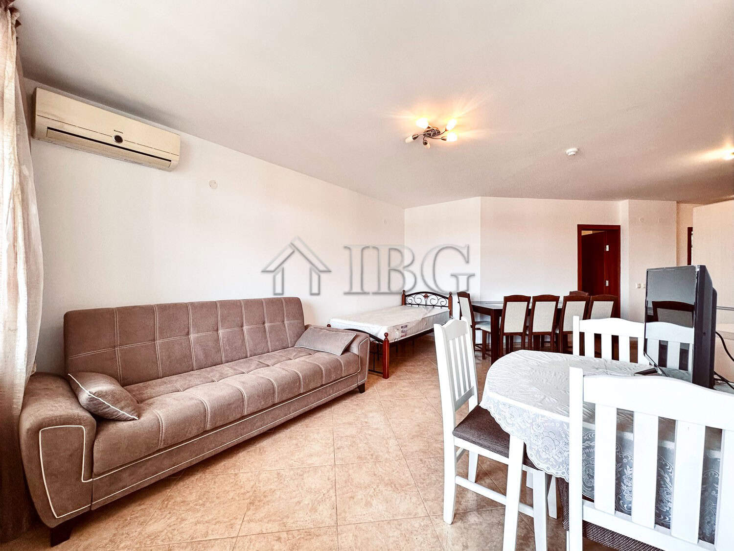 Sea & Pool View 2-Bedroom Apartment in Sveti Vlas, Etara 3.