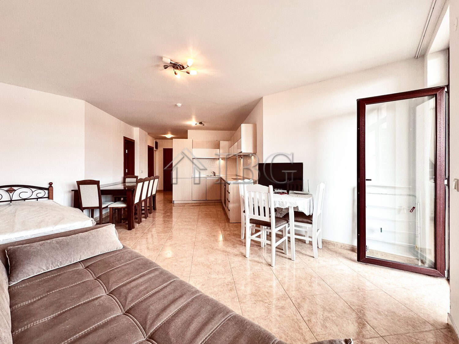 Spacious 2-bedroom apartment featuring sea and pool views in Sveti Vlas, perfect for comfortable liv.