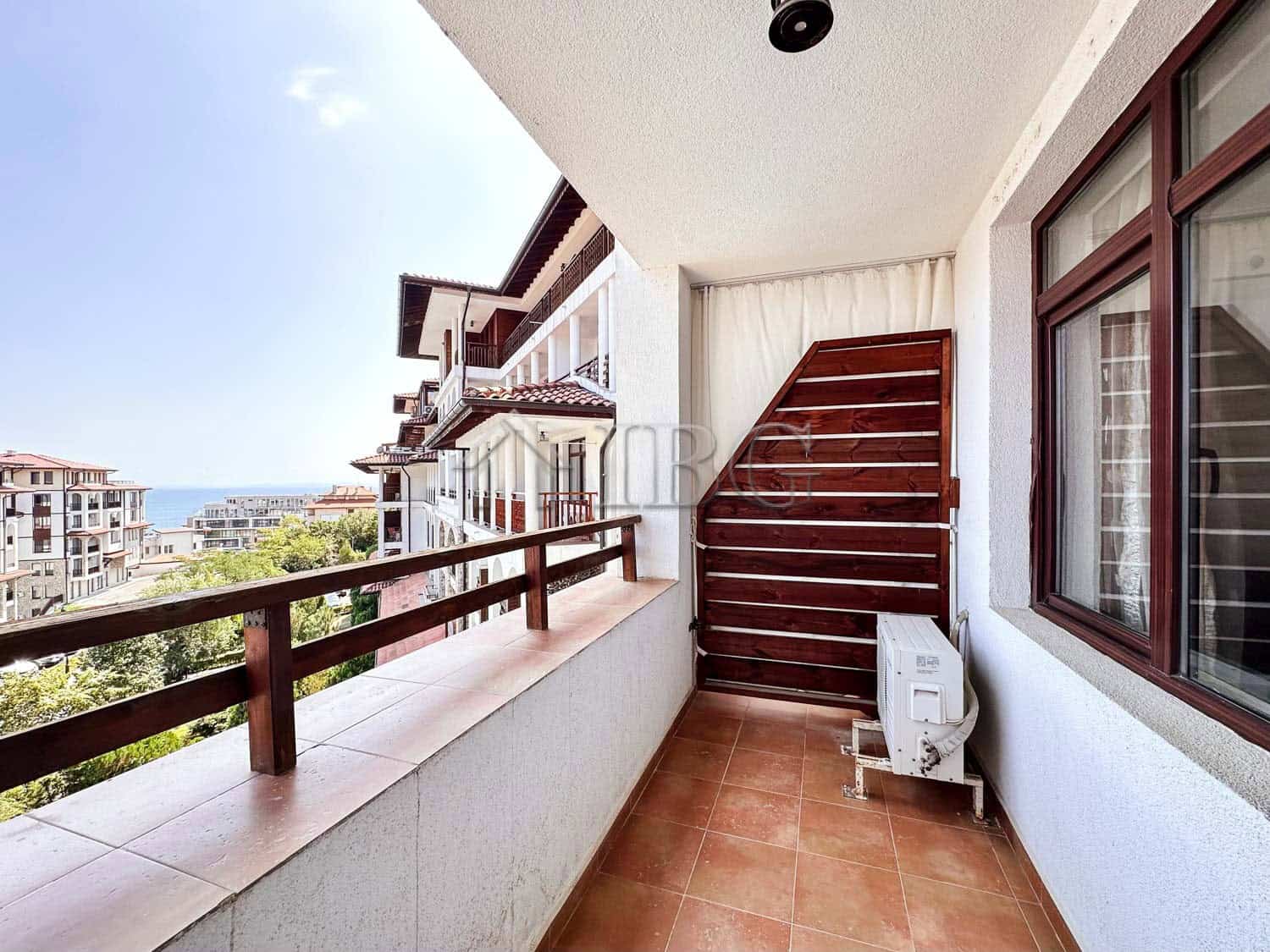 Balcony overlooking the sea and pool at Etara 3, Sveti Vlas, perfect for relaxing and enjoying coast.