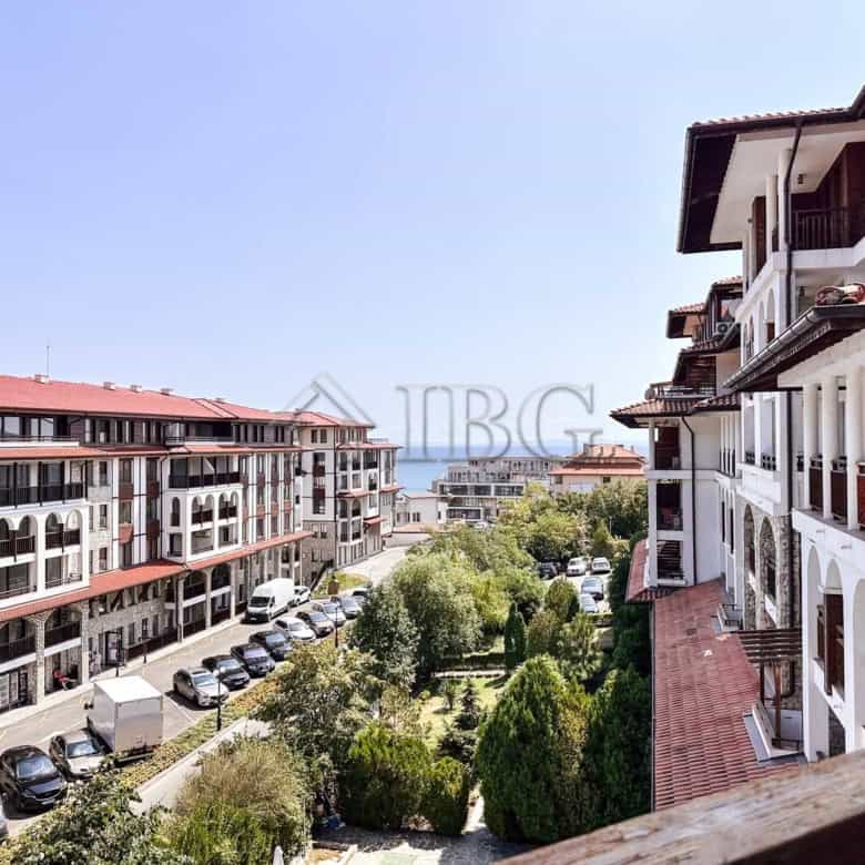 Spacious 2-bedroom apartment overlooking the sea and pool in Sveti Vlas, Bulgaria. Modern design wit.