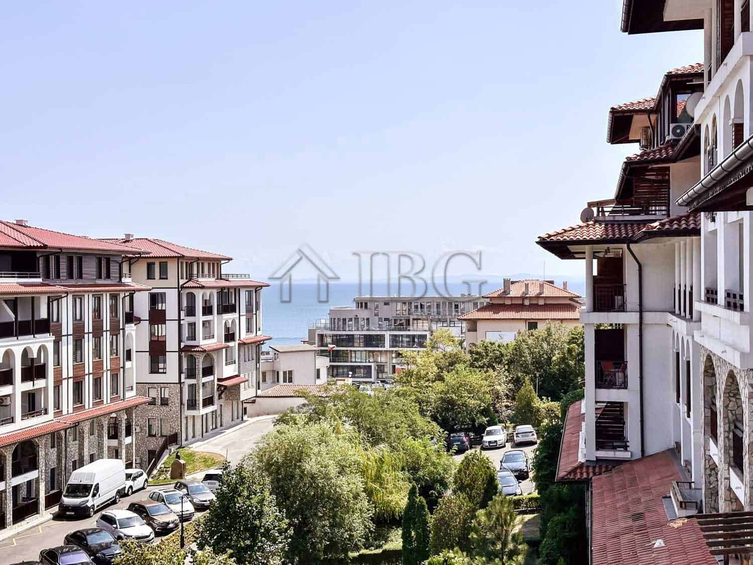 Sea view 2-bedroom apartment with pool view in Sveti Vlas, Bulgaria, near the coast.