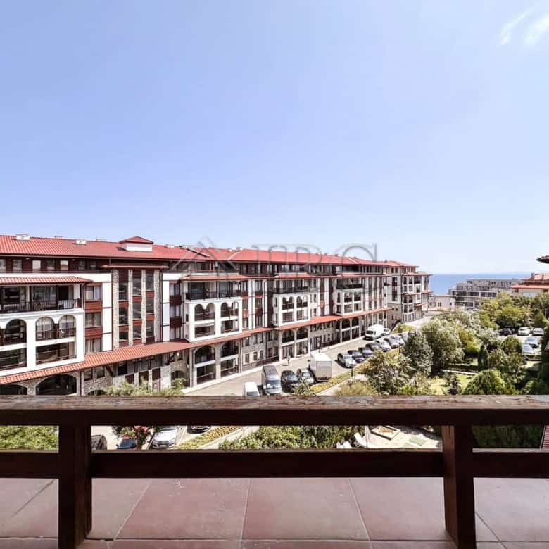 Apartment with sea and pool views in Sveti Vlas, Bulgaria, part of Etara 3 complex. Perfect for seas.