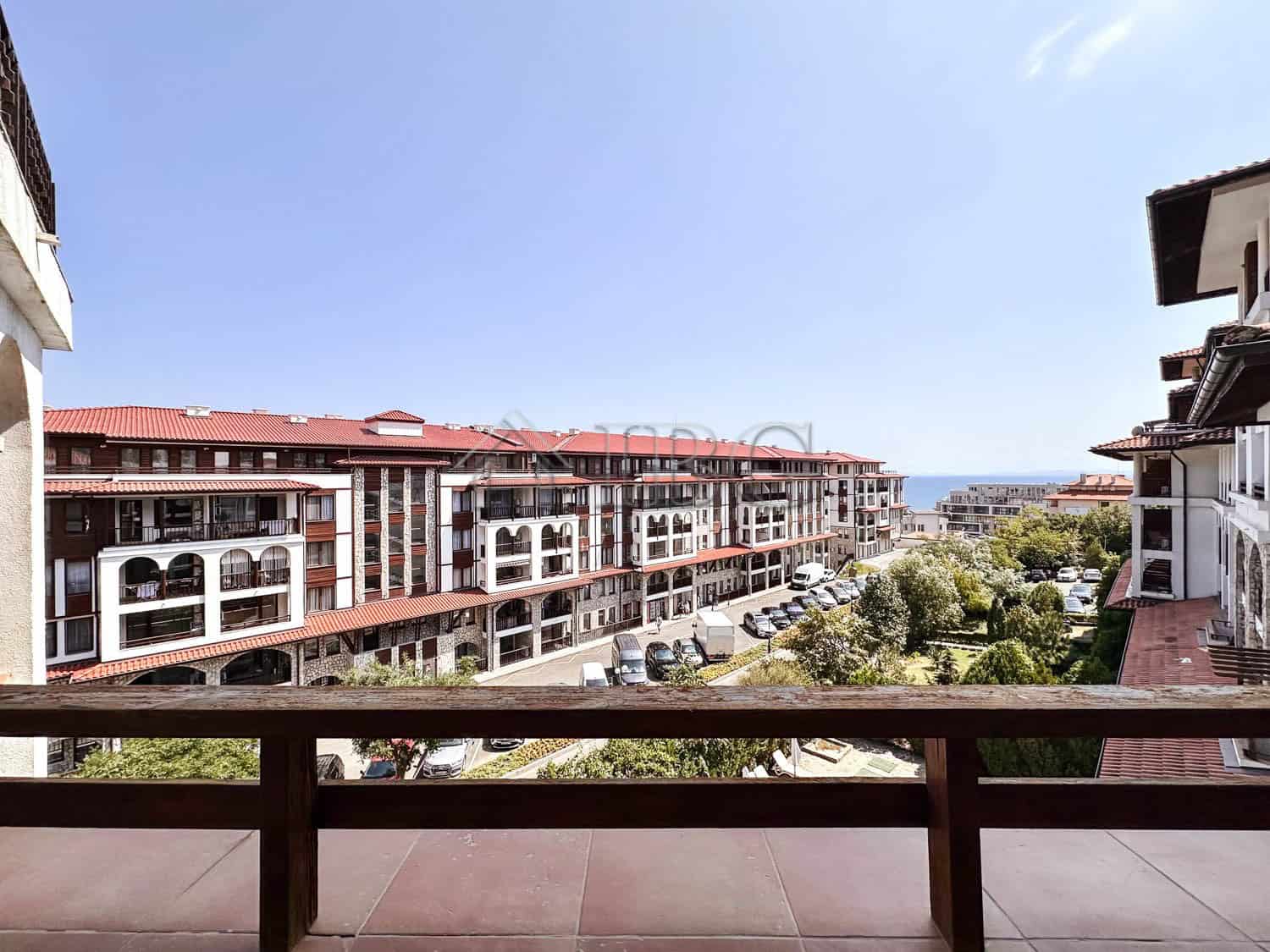 Apartment with sea and pool views in Sveti Vlas, Bulgaria, part of Etara 3 complex. Perfect for seas.
